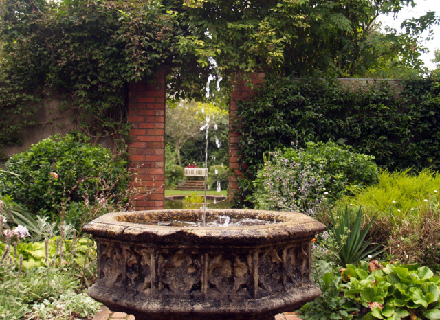 fountain-english-garden-3426-normal.jpg