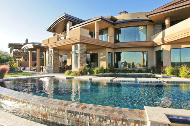 modern-swimming-pool-design-in-beautiful