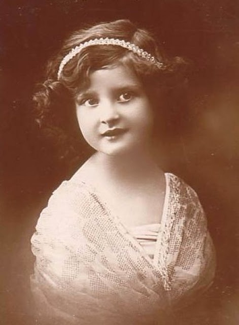 1910younglady-normal.jpg