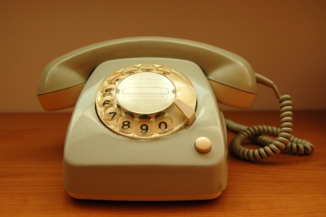 old-telephone.jpg